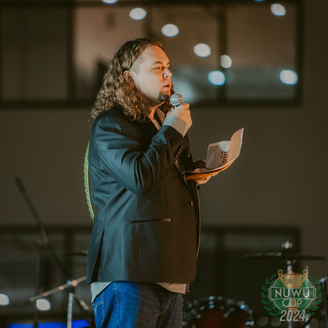 Tom Nieves hosting the 2024 NuWu Cannabis Cup awards on the courtyard stage